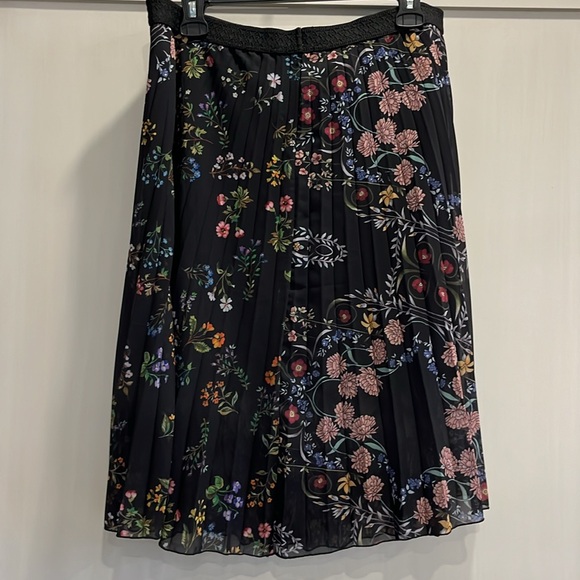 EUC Desigual pull on black floral print elastic waist micro pleat lined skirt - Picture 7 of 11